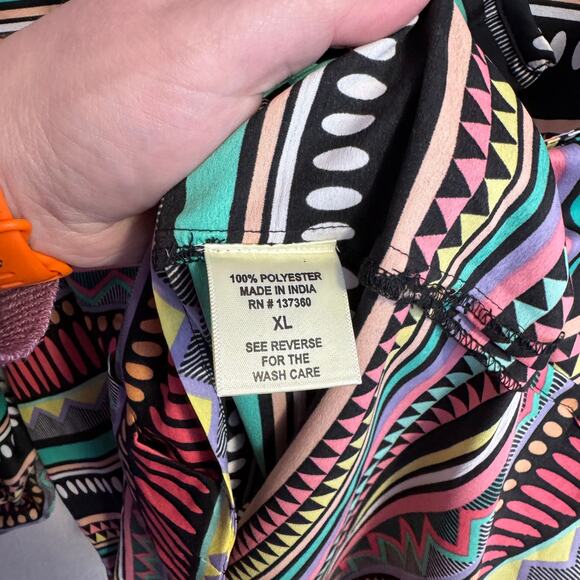 Live 4 Truth Size XL Colorful Lightweight Top NWT Abstract Extra Button - Picture 7 of 14